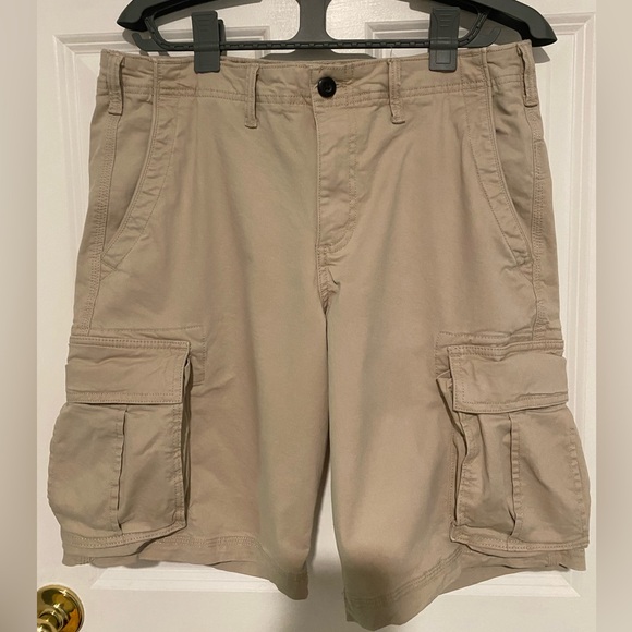 EUC Gap cargo shorts khaki size 34 men’s - Picture 2 of 5